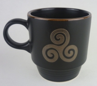 Tasse empilable noire triskell
